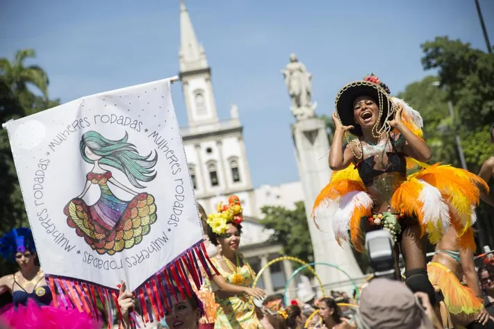 Close-up of vibrant Rodadas motifs symbolizing unity 